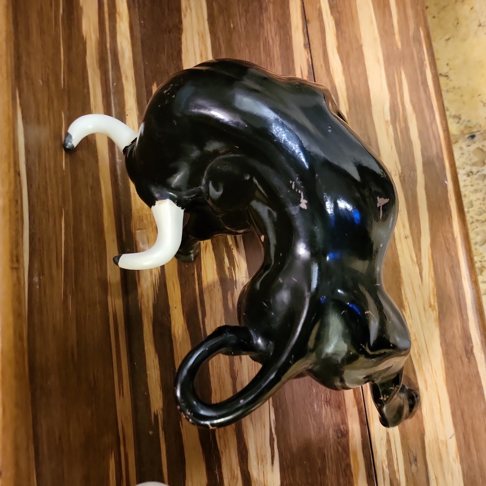 Mid Century Modern Pair of Ceramic Bulls Black and Brown - Picture 16 of 16